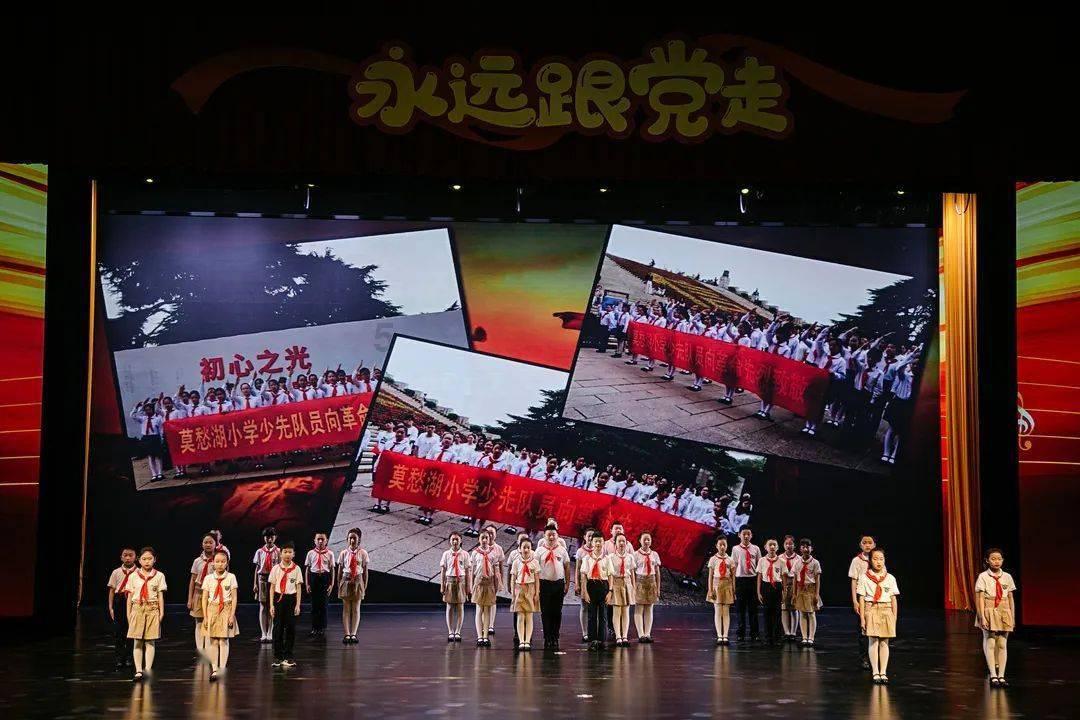 四周都是沙漠，它却千年不枯竭，月牙泉的水源从哪里来？游戏画面